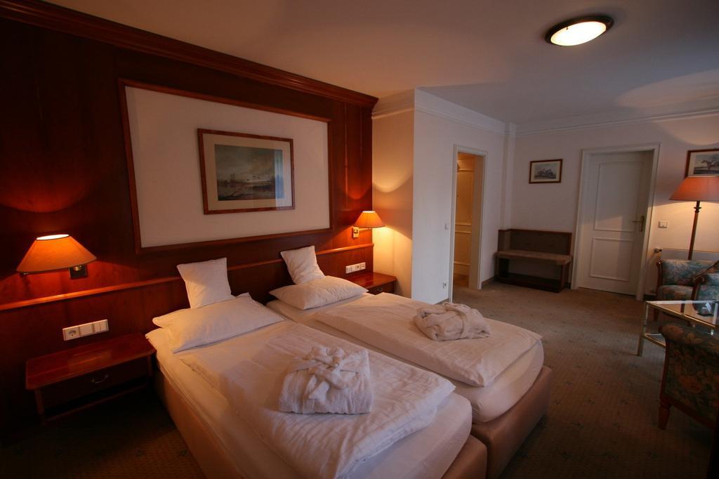 Park Hotel Am Schloss Ettringen  Eksteriør billede
